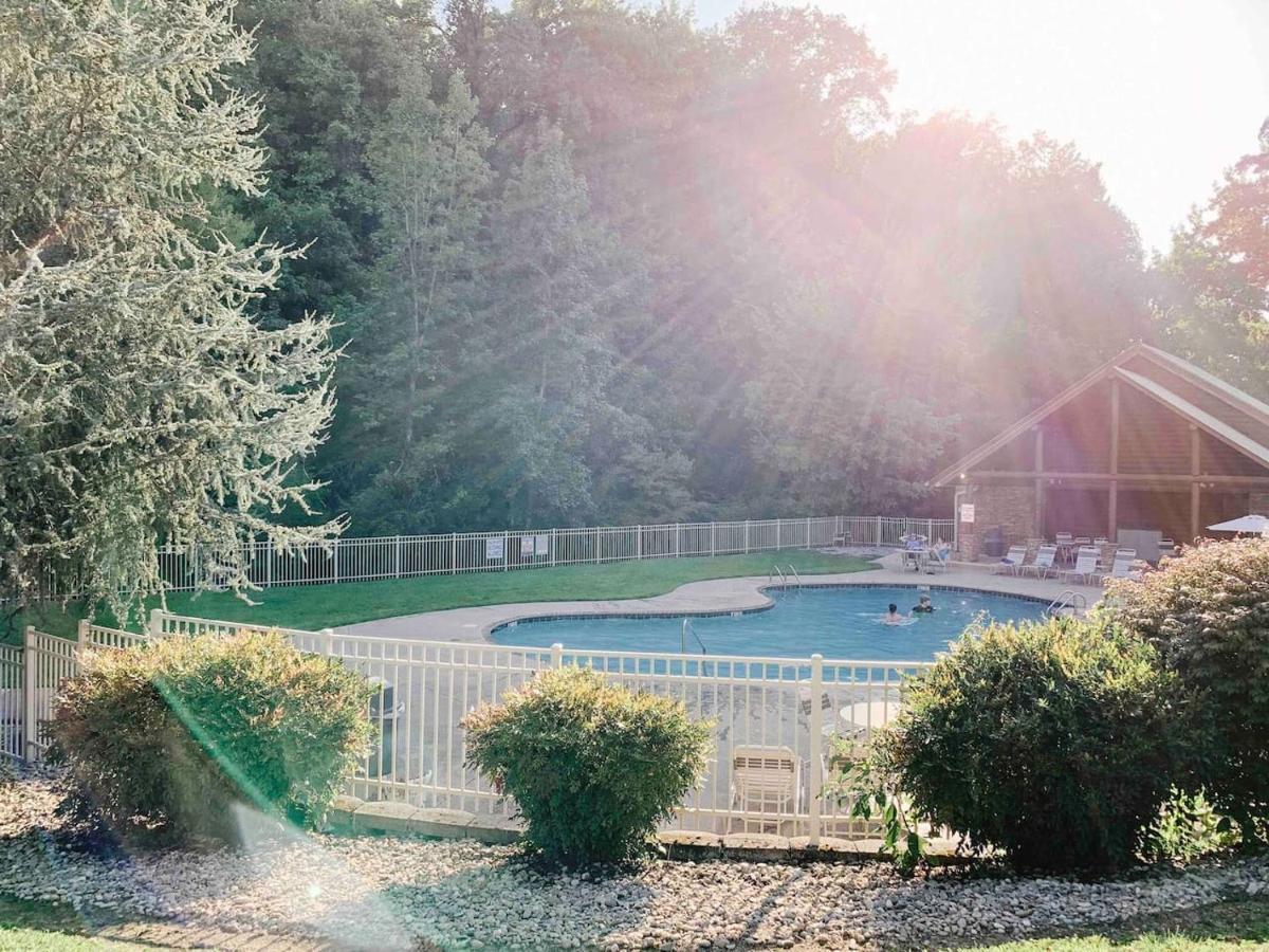 Splash Of Moonshine -Heated Indoor Pool, Hot Tub, Arcade Game Room Pigeon Forge Exterior photo